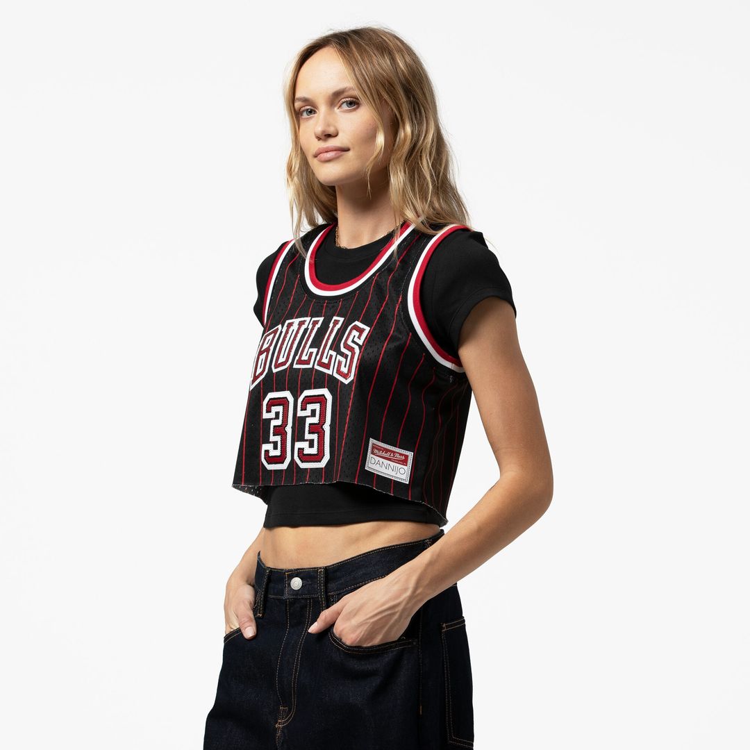Chicago Bulls Scottie Pippen Mitchell & Ness x DANNIJO Women's Fashion Cropped Basketball Jersey - Black
